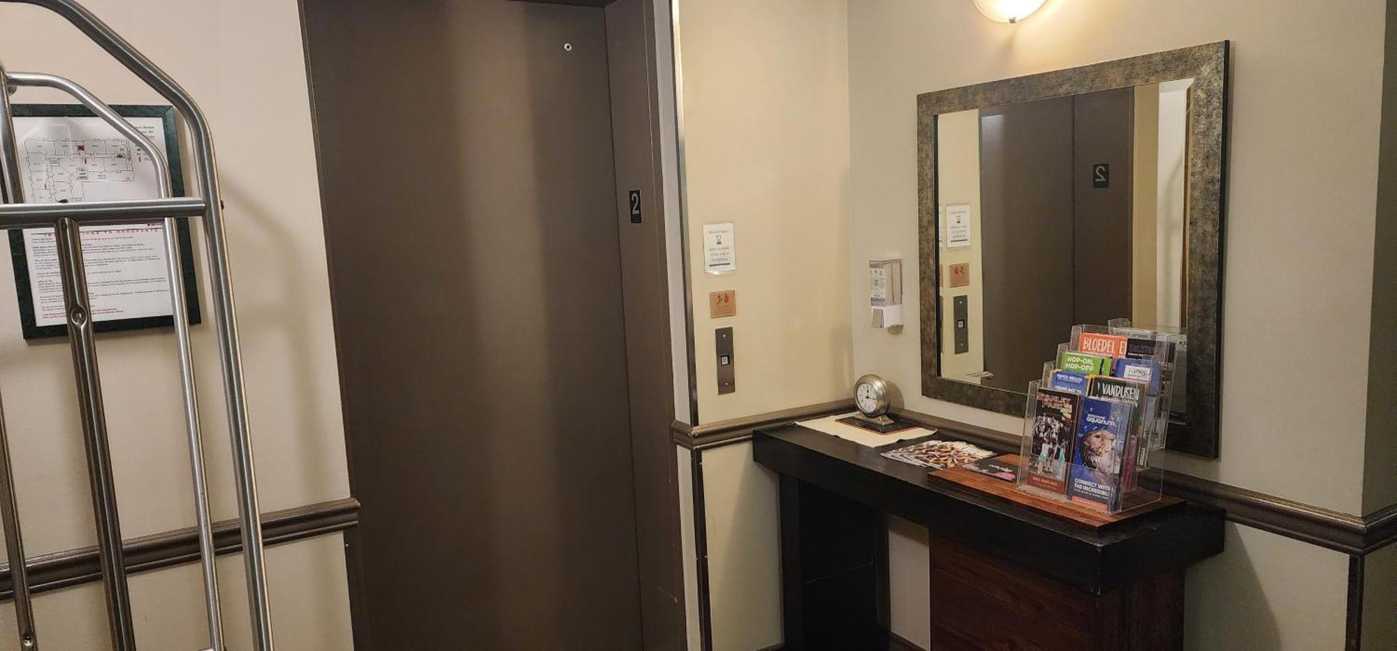 Times Square Suites Hotel Vancouver Exteriör bild