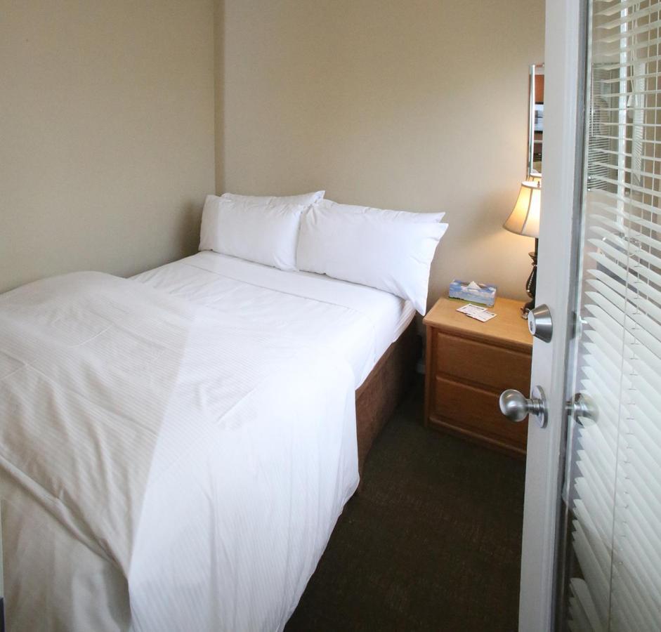 Times Square Suites Hotel Vancouver Exteriör bild